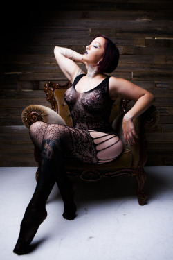 empress-eyrie:  Seated Model @empress-eyrie