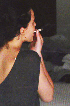  Jennifer Lawrence smoking a joint in Hawaii