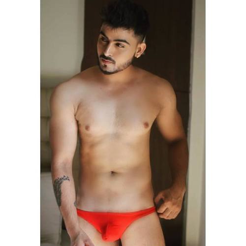 Hottie Saurav Rathor- love the skimpy suits! @sauravrathor61Follow @desispeedo on Instagram for more