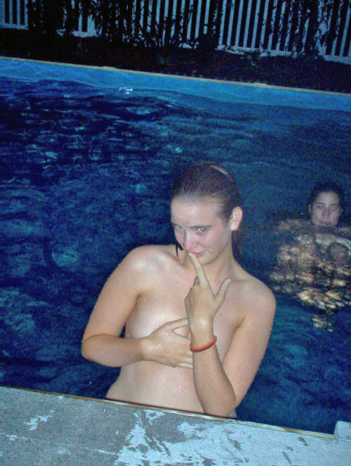 hotmarinegirl88:  Army chicks are putting up a fight though.