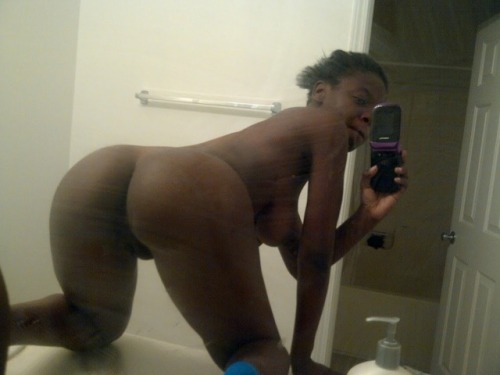 wantedtofuckheragain:Georgetown girls remix,back that fat ass up