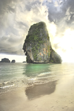 wavemotions:Sea rock - Phra Nang beach (Railey) by Jonas