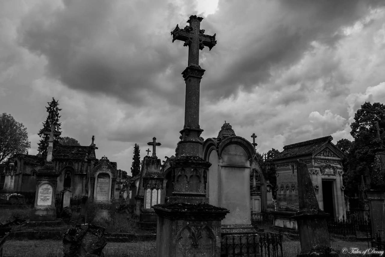 tales-of-decay:Cimetière de l’Est Metz, France