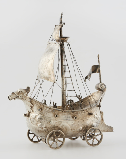 acrosscenturiesandgenerations:▪Centrepiece.Date: 1778 - 1779Place of origin: AixMedium: Silver