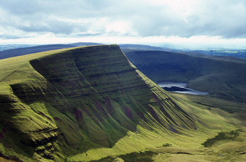 ohyeahuknationalparks:Brecon Beacons National ParkBrecon Beacons: Picws Du [Film] [Minolta XD-11] [E