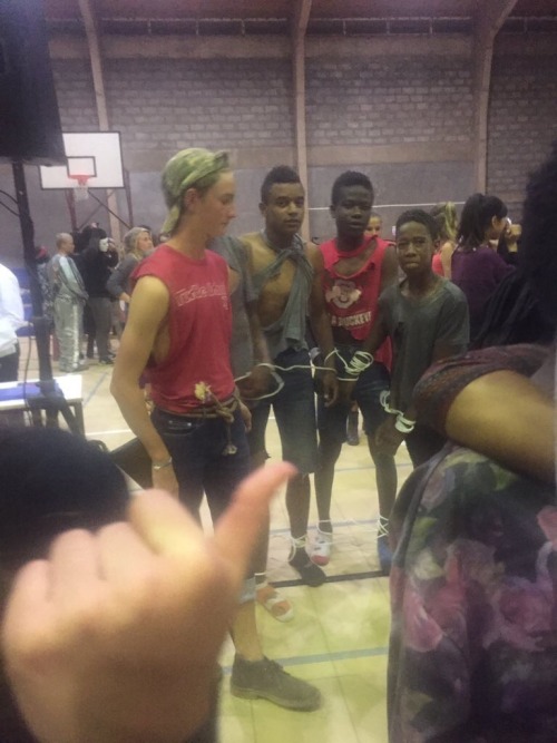naturally-nikkilynn:  drinkmorewoder:  trickwhiteyman:  Somebody need to get they kids  I wonder how many racists they exposed by this.Like how many people you think dapped up the white kid and said “I love it”  But what the hell is goin on in these