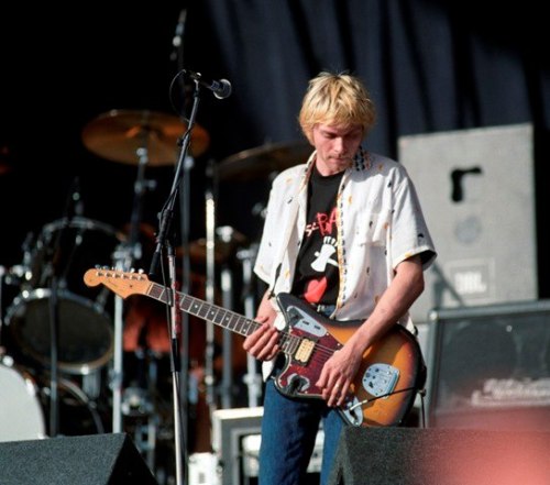 kurtcobain-nirvana5:Kurt Cobain with Nirvana in Norway, 1992.