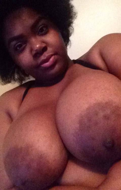 curtflirt509:  She has a nice pair!!!