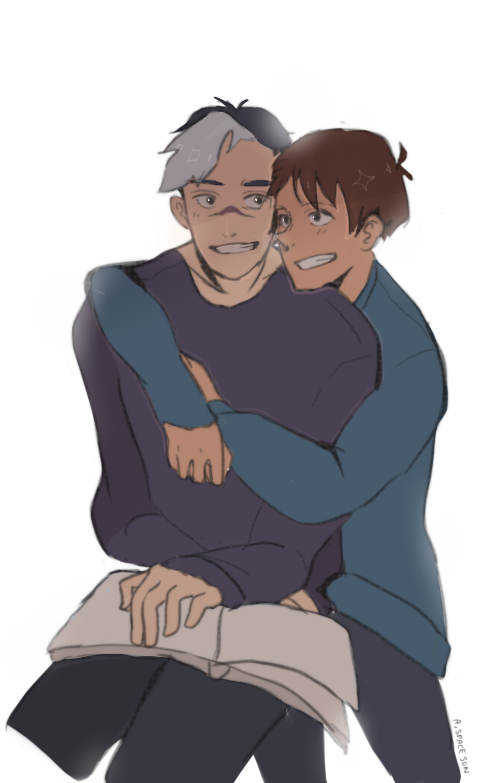 alienspaceson:  Lance + 4 hugsThe chin on shoulder hug, hug from behind, koala hug,