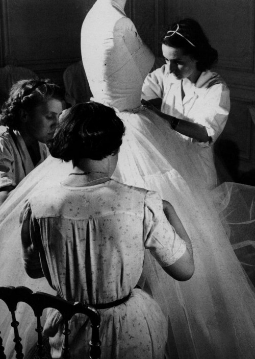 paolo-streito-1264:Dior’s seamstresses 1948 photographed by Willy Maywald.