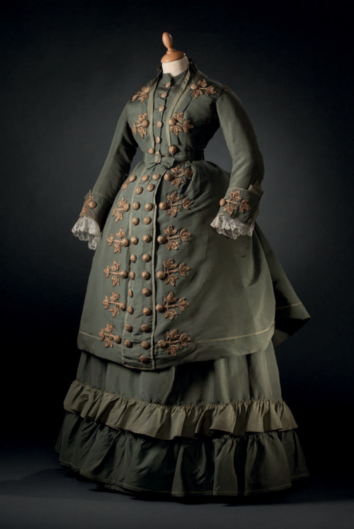 Worth afternoon dress ca. 1870-72From Tessier & Sarrou