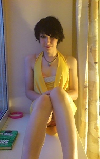 bigdeerphantom8: Reblog if you’d love to know this crossdressing angel! yes