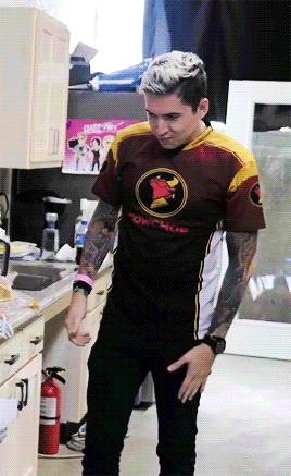 patrickrodriguez:that hand wiggle aleks does