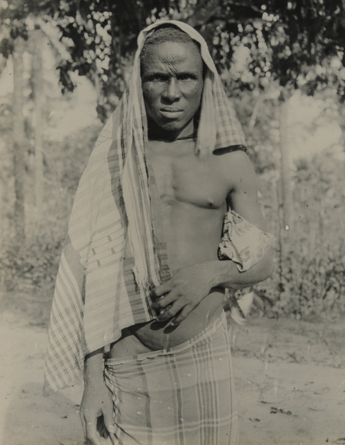 Okoye, photographed at Agukwu Nri by Northcote Thomas, c. 1911. MAA Cambridge. The marks on his face