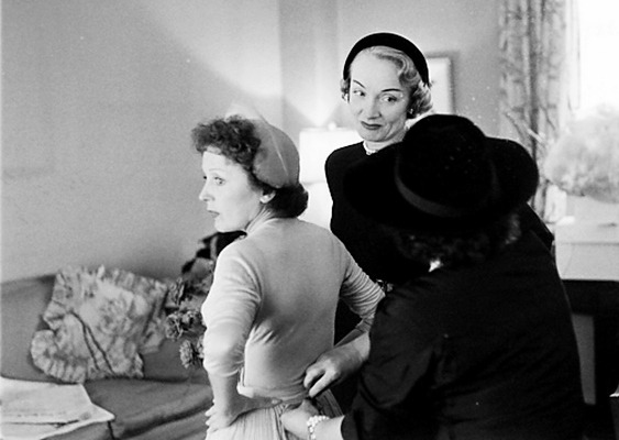 wehadfacesthen:  Edith Piaf on the day of her wedding to Jacques Peals, 20 September