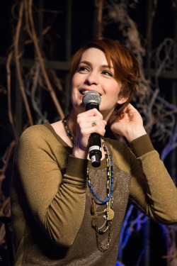 bowlegsandsunshine:  Felicia Day at VegasCon [x] 