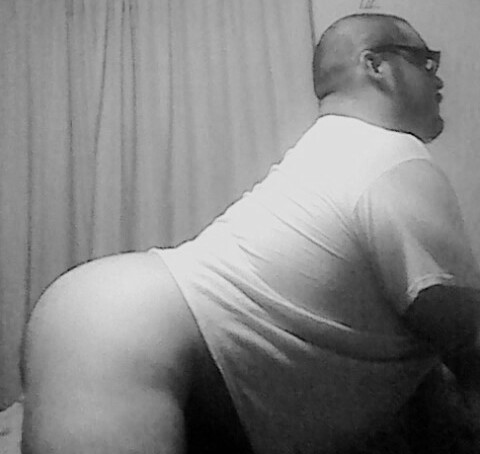 bigfatwarrior:  Thanks for this sexy pics thirsty80 ! Woof