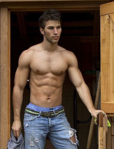 twinksjocks:  Who does not lust after the handyman? 