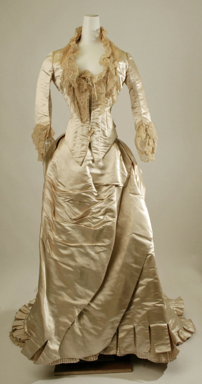 the-met-art: Wedding dress, Costume InstituteMedium: silk, cottonPurchase, Irene Lewisohn Bequest, 1