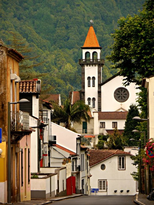 Village in a volcano crater: Furnas, Azores / Portugal (by Konstantin Khrapko).