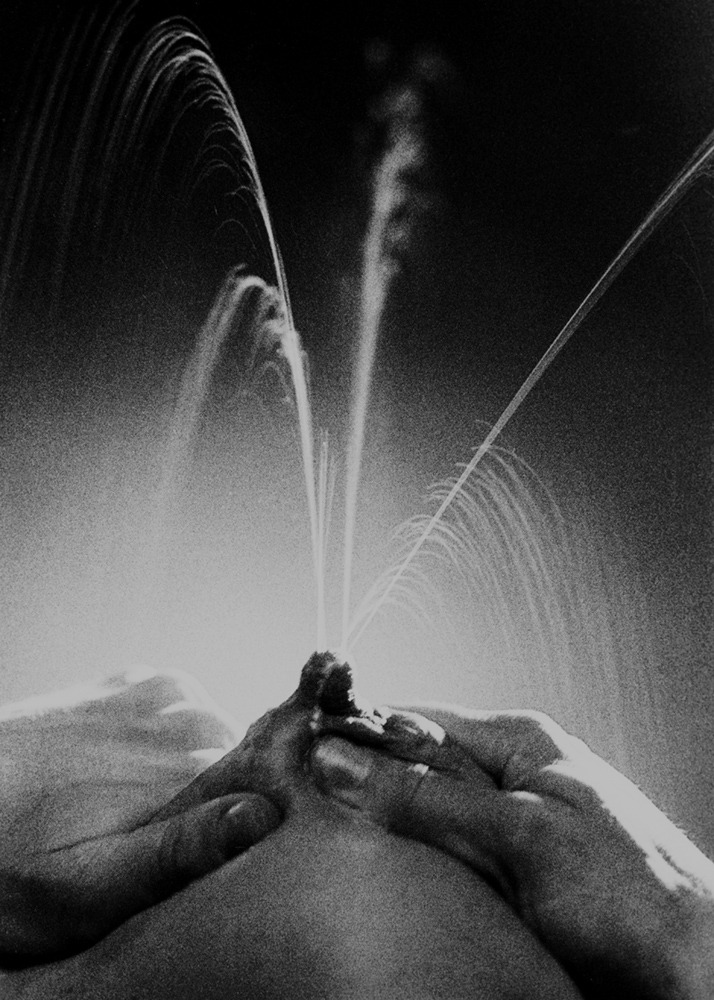petit-poisson-en-cage: almavio:   Barnaby Hall ©  Mother’s milk, 2000  ꧁᳀꧂