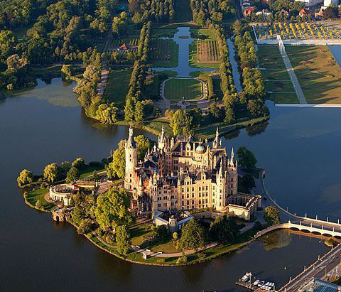 castlesandmanorhouses:Schwerin Castle, Lennéstraße 1, 19053, Schwerin, Germany.www.castlesandmanorho