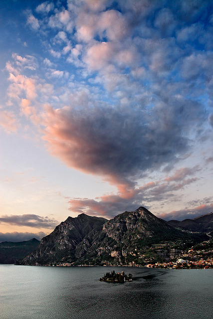 packlight-travelfar: Vista da Montisola al Tramonto by Pierpaolo. on Flickr.