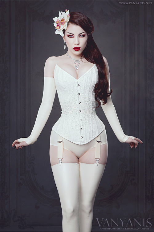 vanyanis: The Serena Corset by Vanyanis. View more photos and read about this corset on our blog.Co