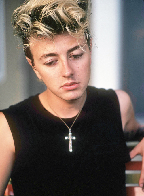 straycatsfangirl:  ♫”’(BRIAN SETZER) STRAY CATS, LOCATION, 1981, NEIL ZLOZOWER