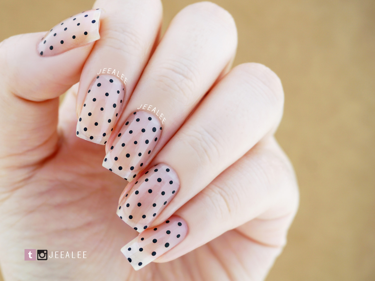 polka dot nails on Tumblr