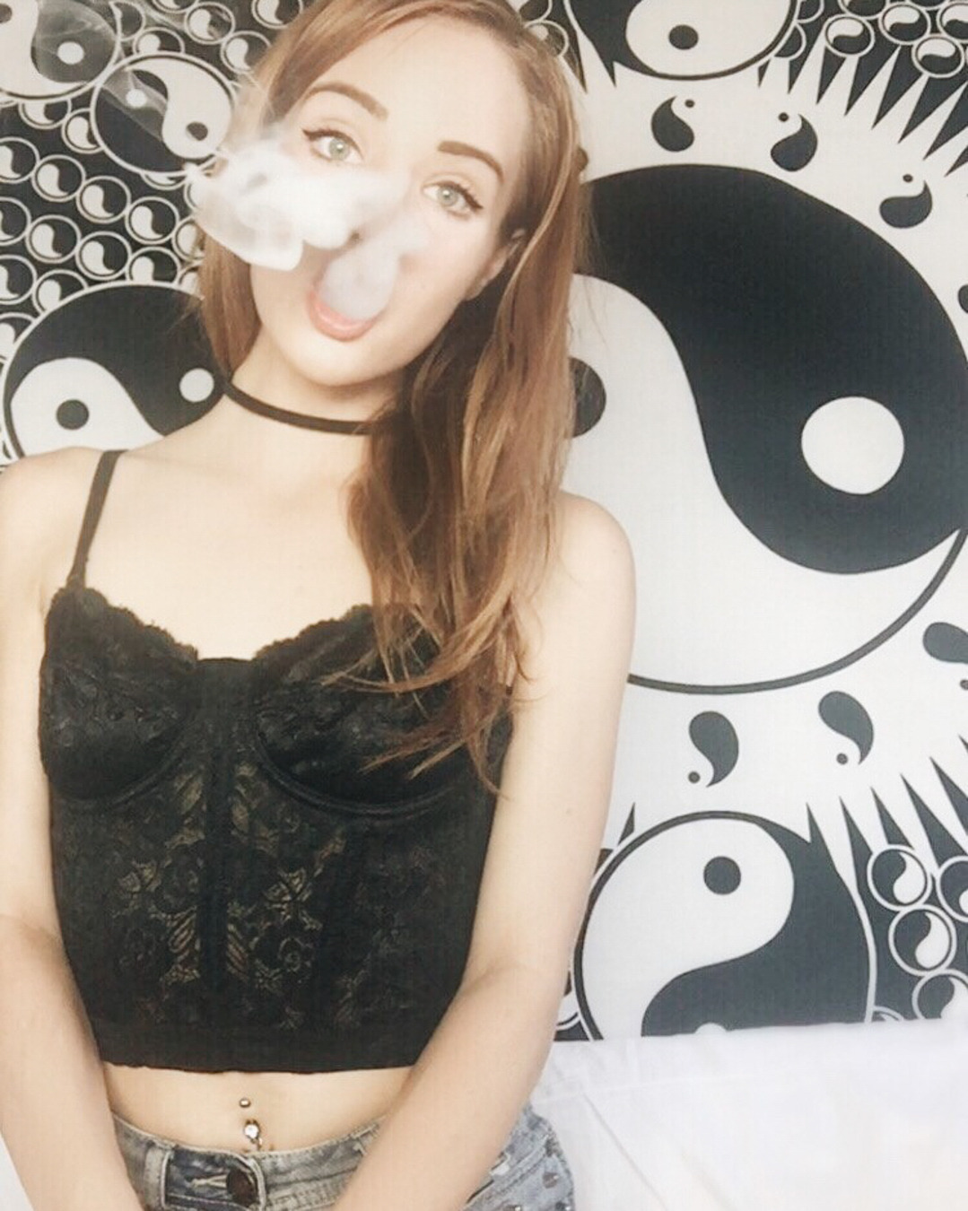 thedreamhaze:  😋 high as fuck 💨