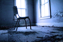 sixpenceee:  FORGOTTEN DARE #2: PLAYING MUSICAL CHAIRS ALONE You invite someone, or if you’re unlucky something to play a popular children’s game with you. Keep reading