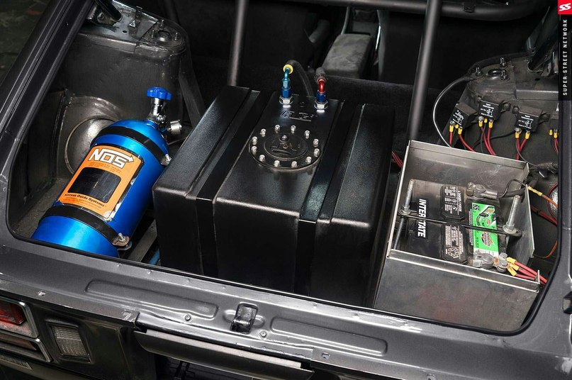 hirocimacruiser:  ADV1 280Z with an 800+HP 2JZ conversion. More info here http://performancedrive.com.au/adv-1-datsun-280z-gets-mean-2jz-engine-conversion-video-1113/