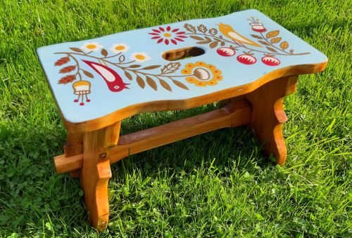 s-u-w-i:Old stool from our kitchen, repaired and painted :>commissions/store/ko-fi/instagram