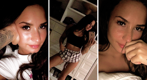 beallright:demi lovato   2017 selfies and mirro selfie.