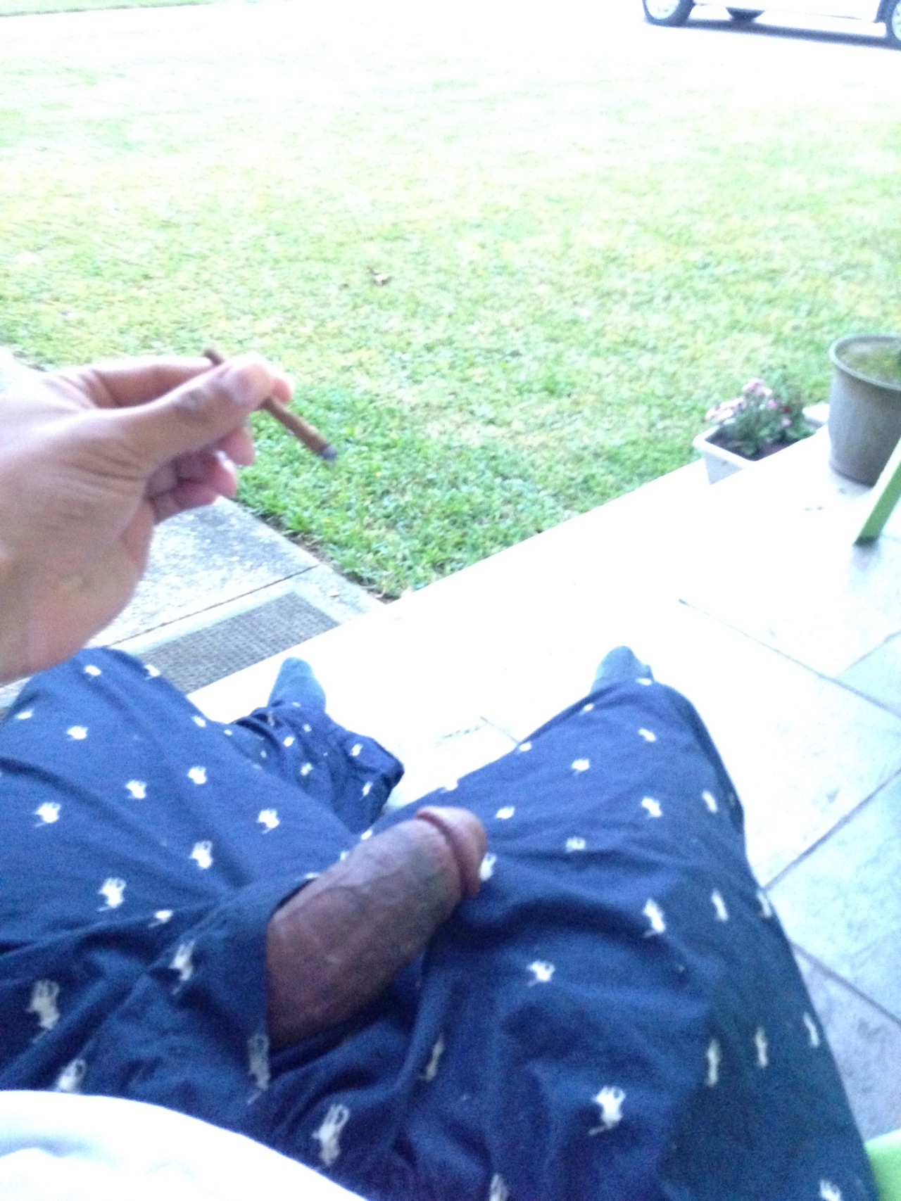 bulgewatcher504:  trill-yoncee:*when you think you’re smoking for free* Haha!!
