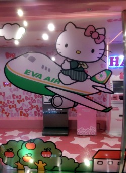 pinkkapple:  Hello Kitty at Taoyuan International Airport!! There’s a special Hello Kitty plane that goes to Japan and it’s everything Hello Kitty!! 