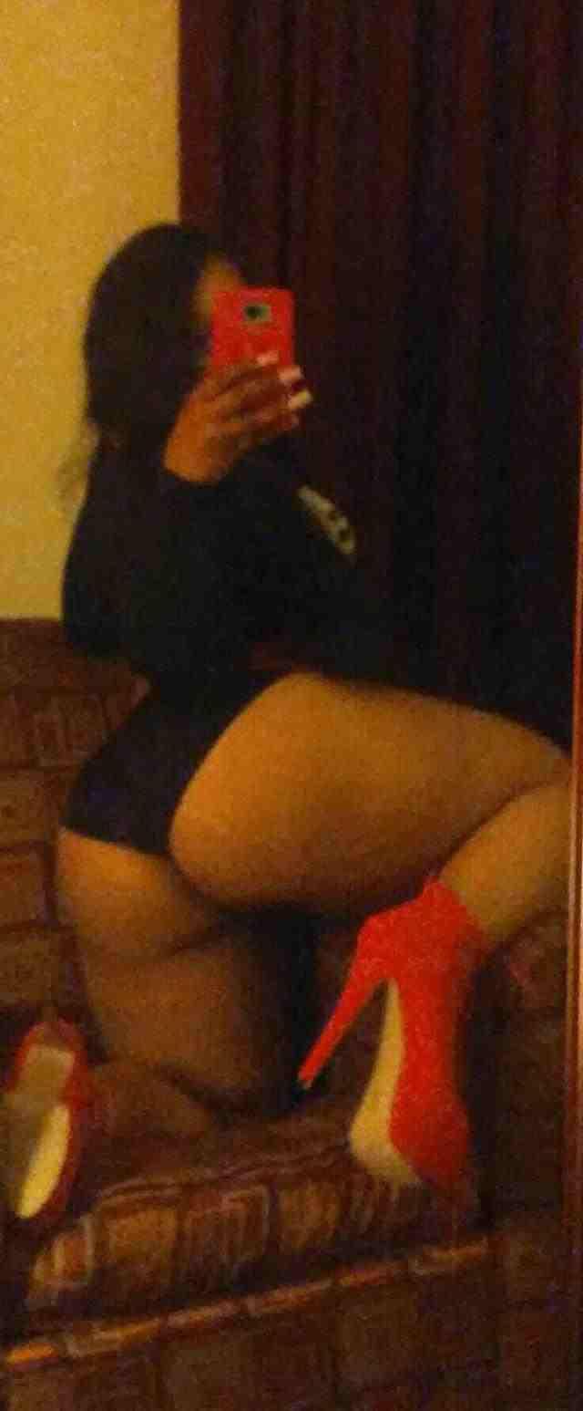 bigdaddymoney87:  omg damn  she sexy