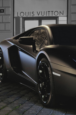 johnny-escobar:  Matte Black Aventador 