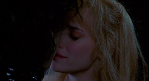 hoeneymoon:“All along I felt in my gut there was something wrong with him.” Edward Scissorhands (1