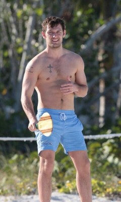 Hotcelebs2000:  Alex Pettyfer