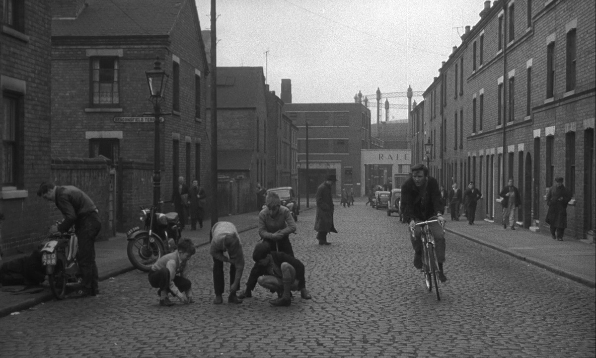 ozu-teapot:    Saturday Night and Sunday Morning | Karel Reisz | 1960  