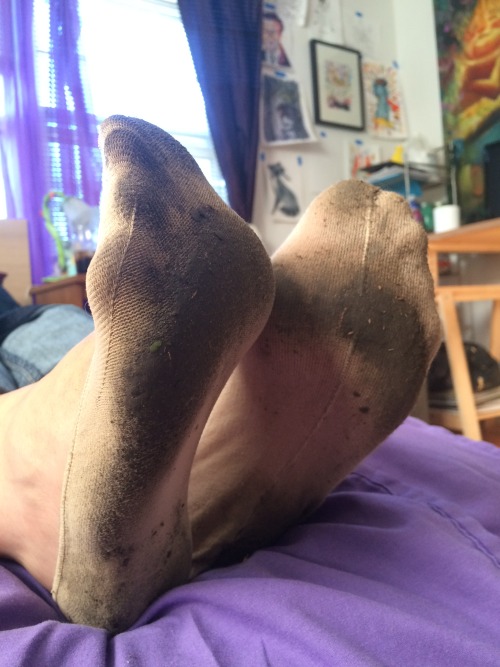 raidersofsmellysoles: veronicadaisypiggies: My dirty smelly peds! come sniff! I’m in love! @ve
