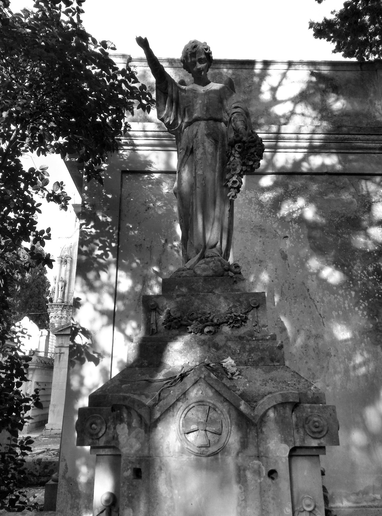 SIGHT OF THE TOMBS