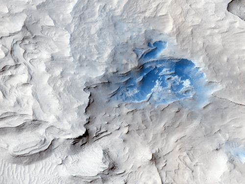 beautifulmars: Geologic Contact between Fluvial Deposits in Aeolus Dorsa  — That blue is 