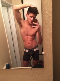 guyswithiphones-nude:  Guys with iPhones http://ift.tt/1bHkUpB