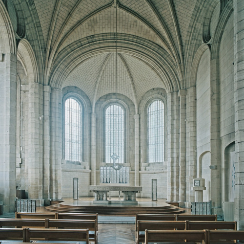 ava-schoengeist: St Matthew’s Glass Church in Jersey, UK - Interior Glass/Decorations by Rene Laliqu