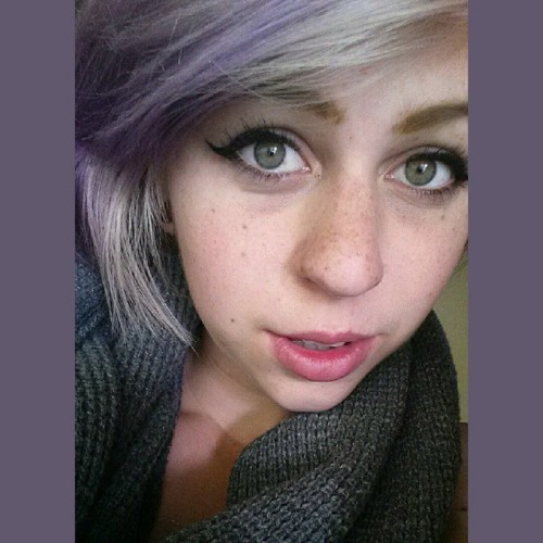 pussynamepeach:  what would it be like if my mouth did something normal when I took selfies?????