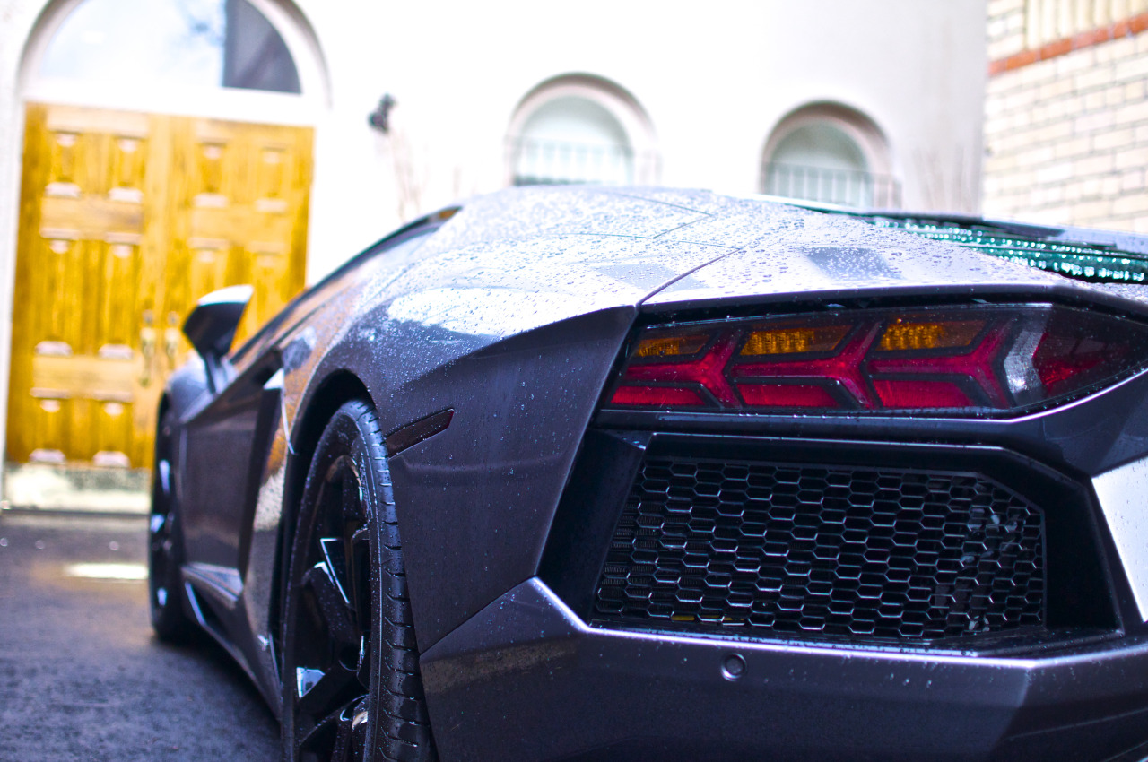obamabeenswaggin:  Lamborghini Aventador LP700-4 Photographed in Yorkville, Toronto