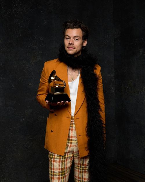 hlupdate:HQ of Harry with his Grammy award - 17/03/21